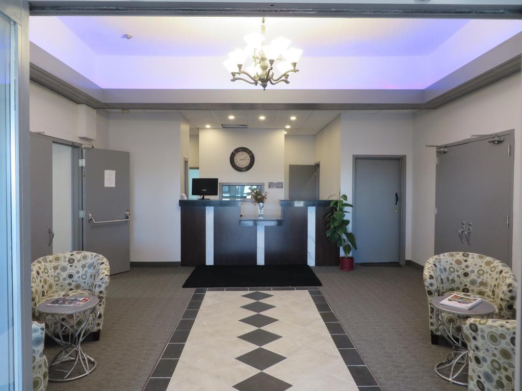 Travelodge By Wyndham Rosetown Экстерьер фото